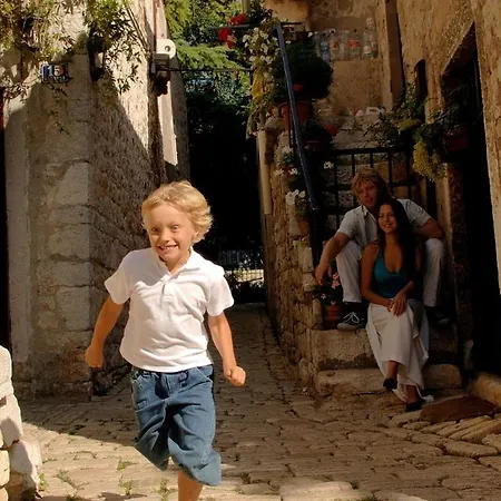 Rona Volta بوريتش